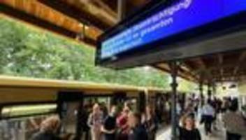 Wetter: Ausnahmezustand in Berlin: Sturm legt Bahn-Verkehr lahm