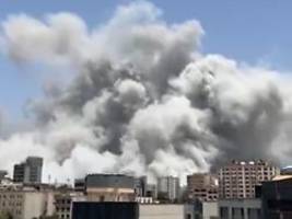 Rauchwolken über Hauptstadt: Israel attackiert Teheran mit beispielloser Kraft