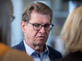 Wer kontrolliert Geheimdienste?: Stegner soll raus, Reichinnek rein