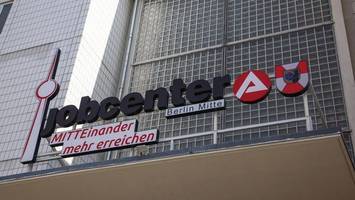 berlin: mehr menschen trotz arbeit auf bürgergeld angewiesen