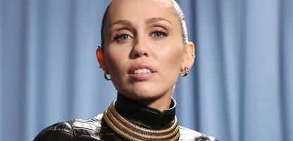 London: Billy Ray Cyrus und Liz Hurley besuchen der Premiere von Miley Cyrus