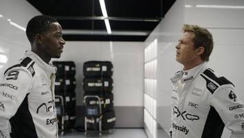 Brad Pitt gibt als alternder Rennfahrer in „F 1“ Gas