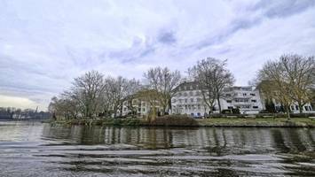 Schwerer Unfall an Alster: Mann stürzt bei Dacharbeiten in die Tiefe