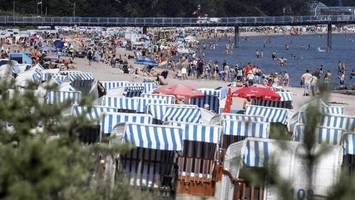 völlig überfüllte züge: streit in timmendorfer strand eskaliert