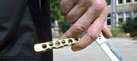 Kriminologe fordert stärkeres Vorgehen der Polizei gegen Online-Messerhandel