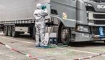 prozess: lkw-fahrer sitzen nach tödlichem streit auf der anklagebank