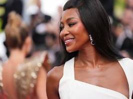 mutterschaft mit über 50: naomi campbell zeigt sich mit ihren kleinen kindern