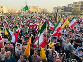 Tod Israel-Rufe: Iraner feiern ihre erfolgreiche Armee
