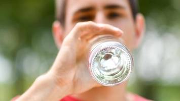 extreme hitze: dieses getränk wirkt besser als wasser