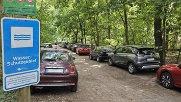 Knöllchen für Falschparken an Badeseen: Ordnungsamt kassiert ab