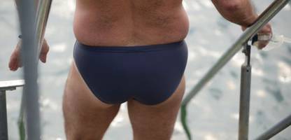 frankreich: weite badeshorts sind im freibad verboten