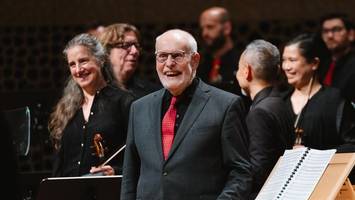 elbphilharmonie: mit fast 81 jahren gibt dieser mann hier sein debüt