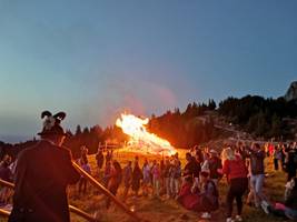 Naturschutz und Tourismus in den Alpen: Feuer am Partygipfel