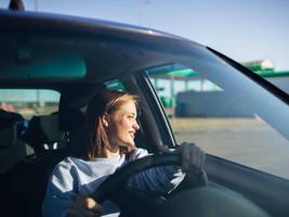 Steigende Kosten für die Fahrerlaubnis: „Ich find’ es für krass, wie unbezahlbar der Führerschein inzwischen geworden ist“