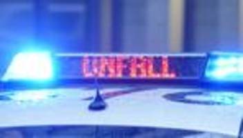 unfälle: frau wird von auto angefahren und schwer verletzt