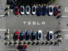 Heftiger Absatzrückgang: Europas E-Autokäufer meiden Tesla
