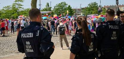 Christopher Street Day: Rechtsextreme Angriffe auf CSD-Paraden – Sachsen und NRW schlagen Alarm