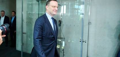 Ex-Gesundheitsminister Spahn im Haushaltsausschuss: An Spahn prallt alles ab