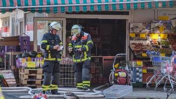 feuer in billstedter supermarkt – mann aus gebäude gerettet