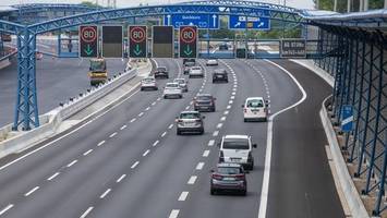 Lebensgefahr! Täter werfen Paletten von Hamburger Autobahnbrücke
