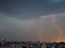 100.000 haushalte ohne strom: zwei tote bei schweren unwettern in frankreich - tief erreicht deutschland