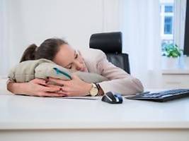 Kreativität durch kurze Siesta: Mittagsschlaf hilft beim Lösen schwerer Aufgaben