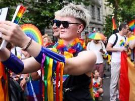 Teilnahme ist Straftat: Orbáns Ungarn droht EU-Vertretern für Pride-Aufruf mit Haft