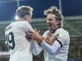 Wir haben es gepackt, jaaaaaa: Herausragende DFB-Junioren sind außer sich vor Glück