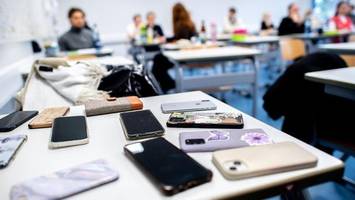 Smartphone-Verbot an Schulen? Was dafür spricht – und was dagegen