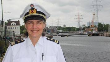 polizistin neumann: die gute seele des harburger binnenhafens