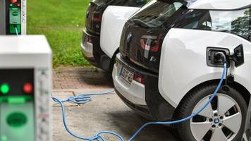 trotz strompreissenkung: ladesäulen bleiben teurer als tankstellen