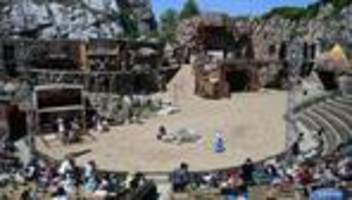 wilder westen am kalkberg: karl-may-spiele in bad segeberg feiern 72. saison-premiere