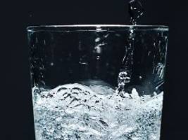 Blubbern günstig: Vier Wassersprudler sind gut