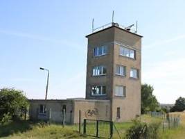 Erheblicher Sanierungsbedarf: Hotelier ersteigert DDR-Grenzturm für 156.000 Euro