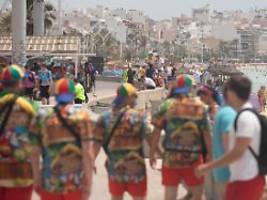 Mit mehr als drei Promille: Betrunkene behindern Start eines Mallorca-Flugs