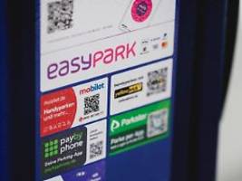 Polizei warnt vor neuer Masche: Betrüger überkleben QR-Codes an Parkscheinautomaten