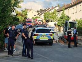 Zweifacher Leichenfund in Bayern: Verdächtiger wird aus Klinik in U-Haft gebracht