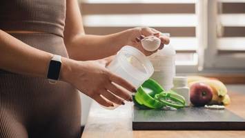 Schlank mit More Nutrition? Dr. Riedl warnt vor Proteinfasten