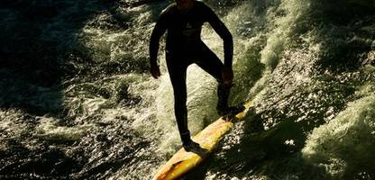 Eisbach-Welle in München wiedereröffnet: Weg von der Leine
