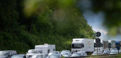 sommerferien: adac warnt vor staus zu ferienbeginn in sachsen, sachsen-anhalt, thüringen