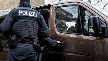 drogenhandel: polizei findet kiloweise cannabis und amphetamin