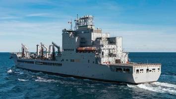 usa entfernen namen von schwulem aktivisten von militärschiff