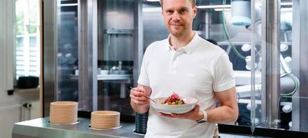 personalmangel in der gastronomie: wenn der roboter currywurst zubereitet