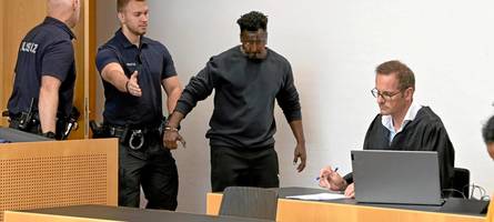 Mann sticht in Augsburg auf seine Ehefrau ein - doch sie will ihn nicht verlassen