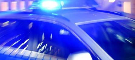 unbekannter autofahrer beschädigt parkenden bmw und haut ab