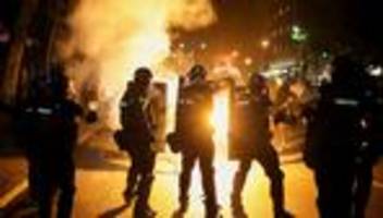 serbien: zehntausende fordern in belgrad neuwahlen