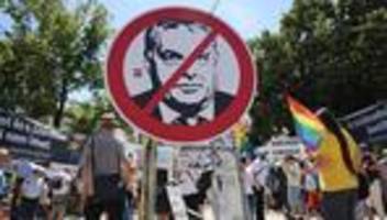 Ungarn: Tausende in Budapest zu verbotener Pride-Parade