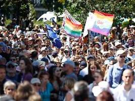 Liebe kann man nicht verbieten: Tausende nehmen an verbotener Pride-Parade in Budapest teil