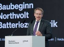Schleswig-Holstein hofft noch: Günther sieht Interessenten für Northvolt-Batteriefabrik