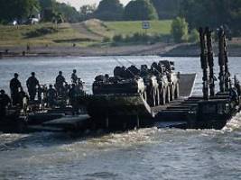 vier länder bei grand crossing: 1200 soldaten bei militärübung am rhein im einsatz
